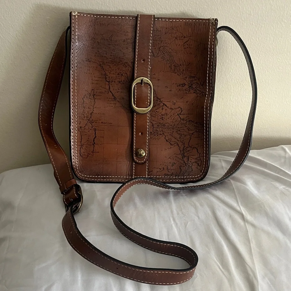 Patricia Nash NWOT Venezia Signature Map Print Crossbody - Picture 1 of 6